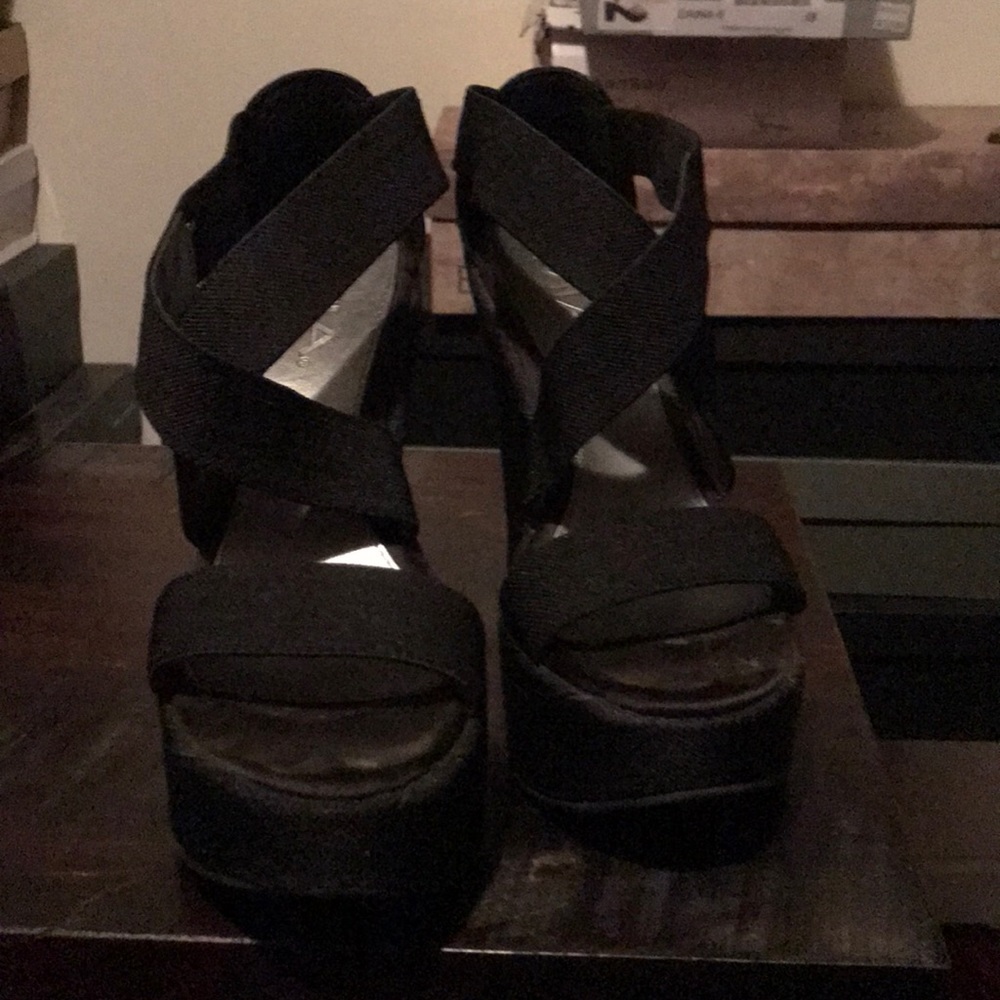 Mia wedges
